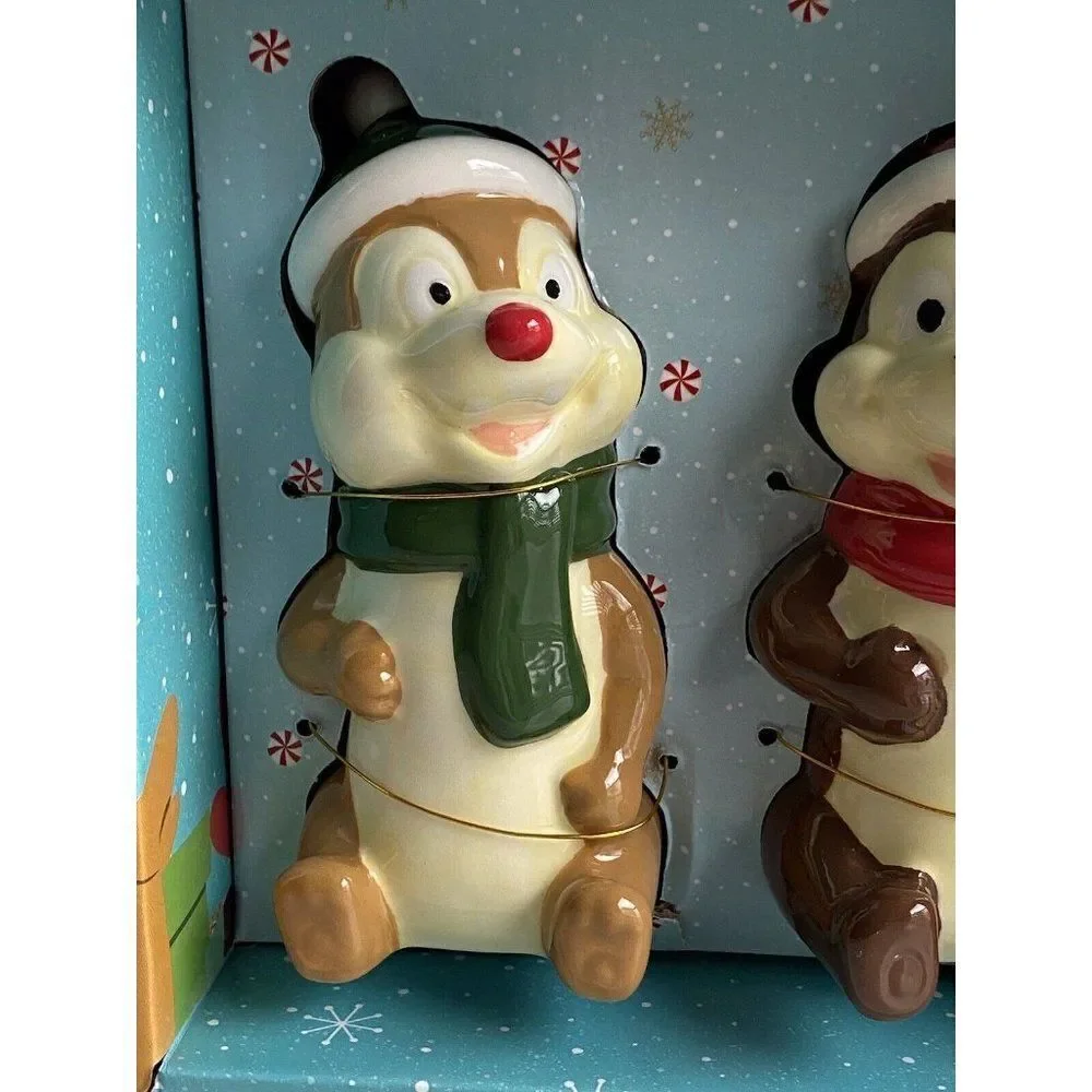Disney Chip & Dale Scarf Chipmunk Salt & Pepper Shakers‎ Ceramic Christmas NEW